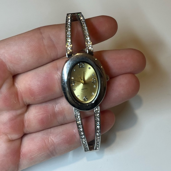 Vintage Avon 2 Tone Watch - Picture 5 of 6